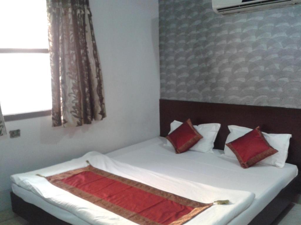 Hotel Hridey Inn Nueva Delhi Habitación foto